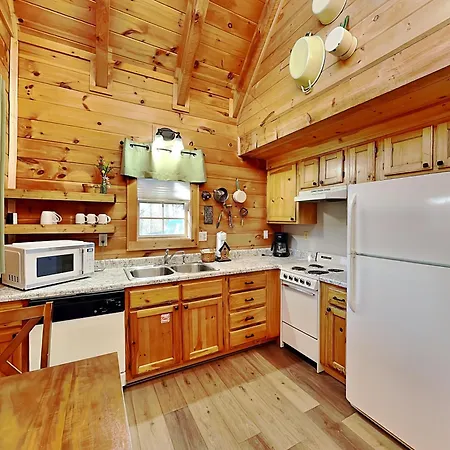 Silver Moon, 1 Bedroom, Mountain View, Hot Tub, WiFi, Sleeps 2